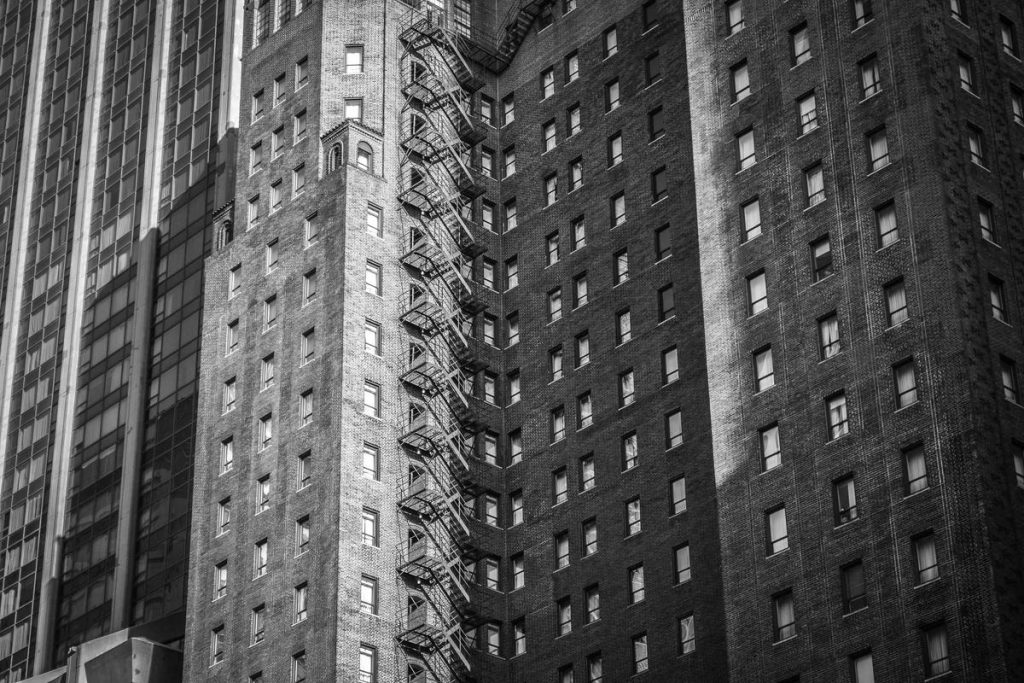 [SALAH] DPR Desak Pemerintah Jangan Halangi Rakyat Kerja ke Luar Negeri