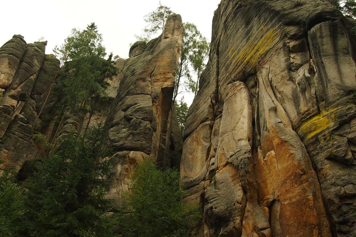 JOB FAIR 2025 Kota Bandung Buka 3.551 Loker Dalam Negeri dan 6.702 Luar Negeri, Ini Cara Daftarnya!